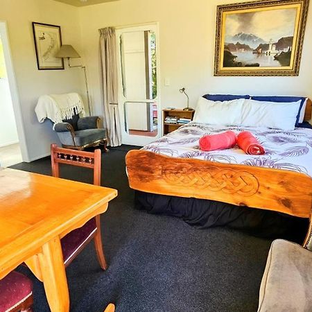 Waterwheel Cottage Upper Moutere エクステリア 写真