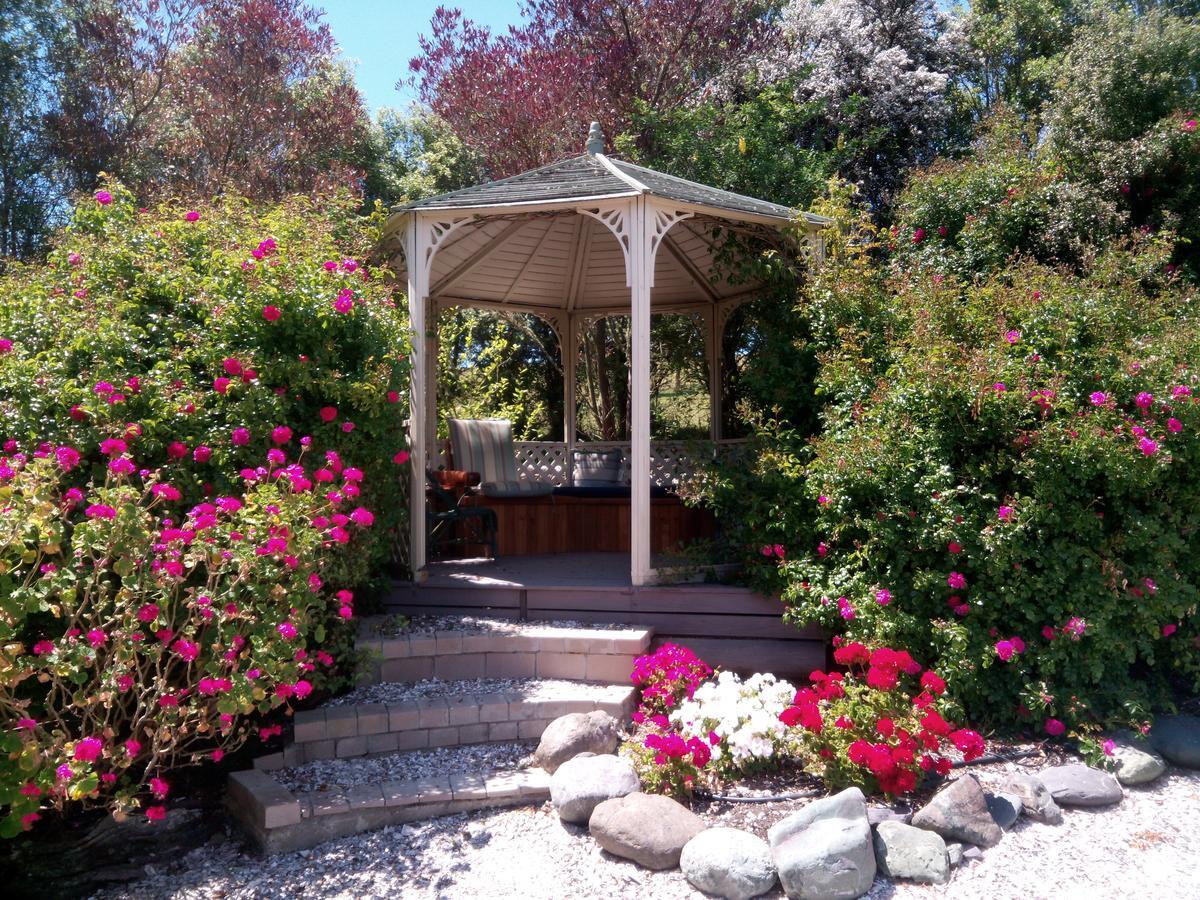 Waterwheel Cottage Upper Moutere エクステリア 写真